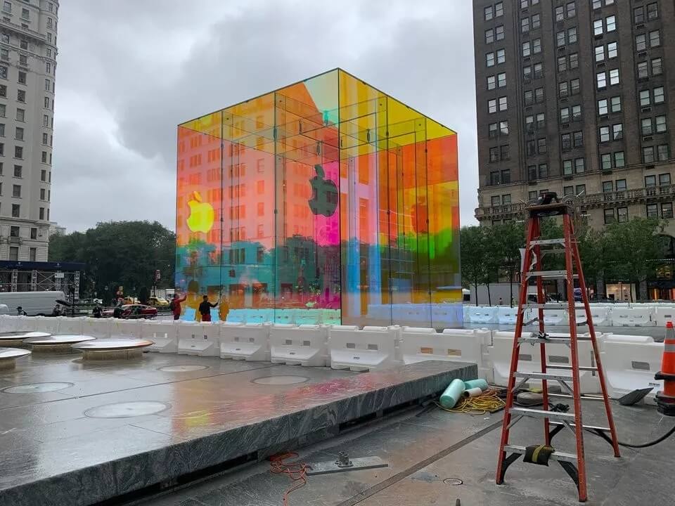 這一次，蘋(píng)果店讓大家「性高潮」了！網(wǎng)友：在紐約大道升起彩虹！